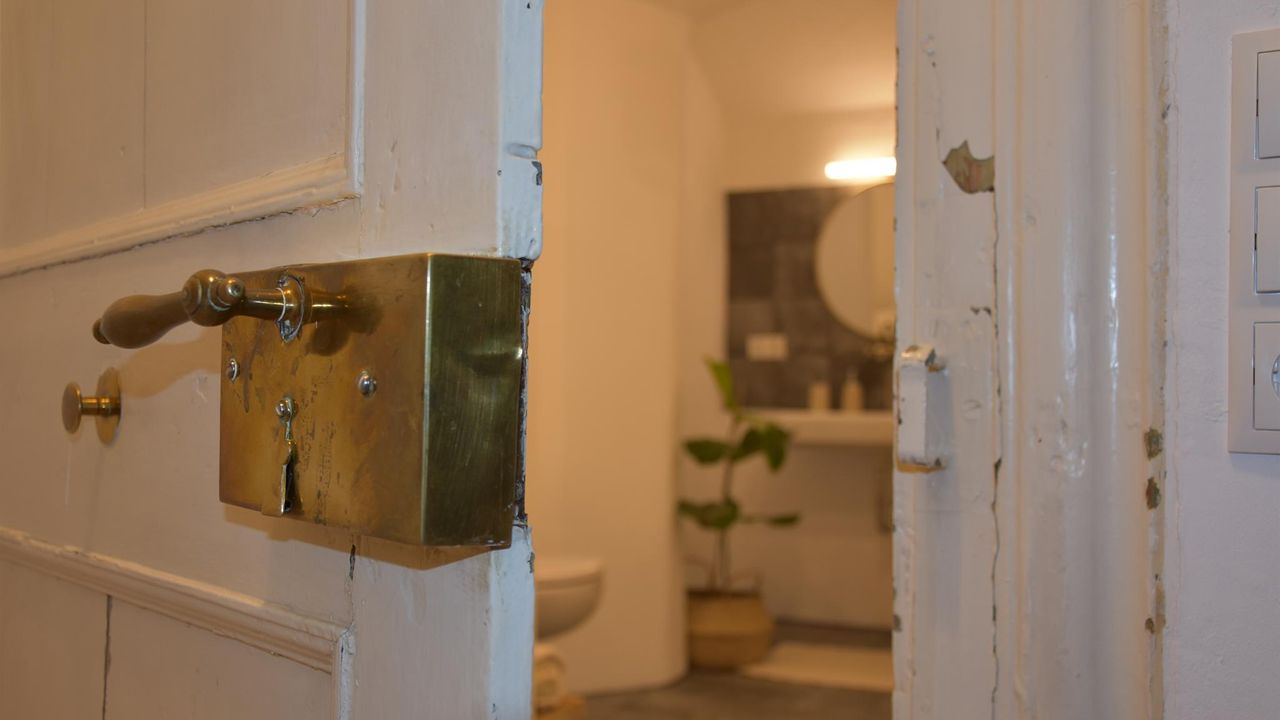Altstadtliebe Blick ins geräumige Badezimmer Altstadtliebe Blick ins geräumige Badezimmer